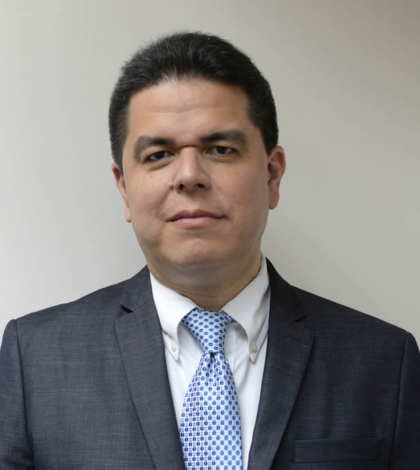 Dr. Gustavo Higuero
